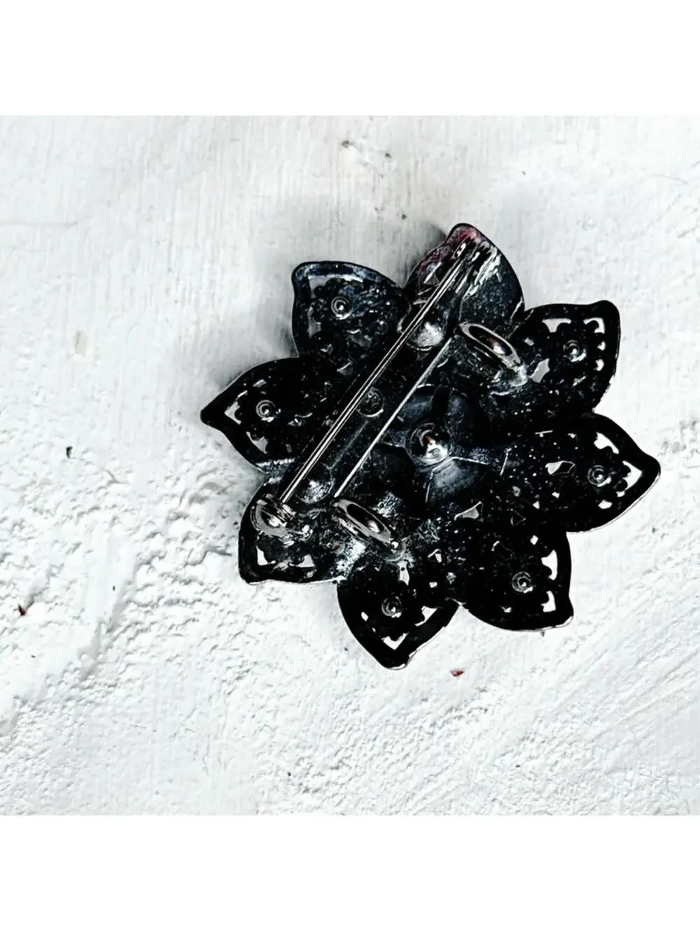 7569u. Gunmetal Flower Brooch